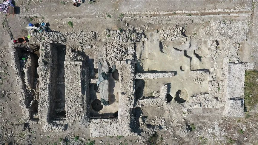 Daskyleion'daki Lidya mutfağında iki ocak kalıntısı gün yüzüne çıkarıldı
