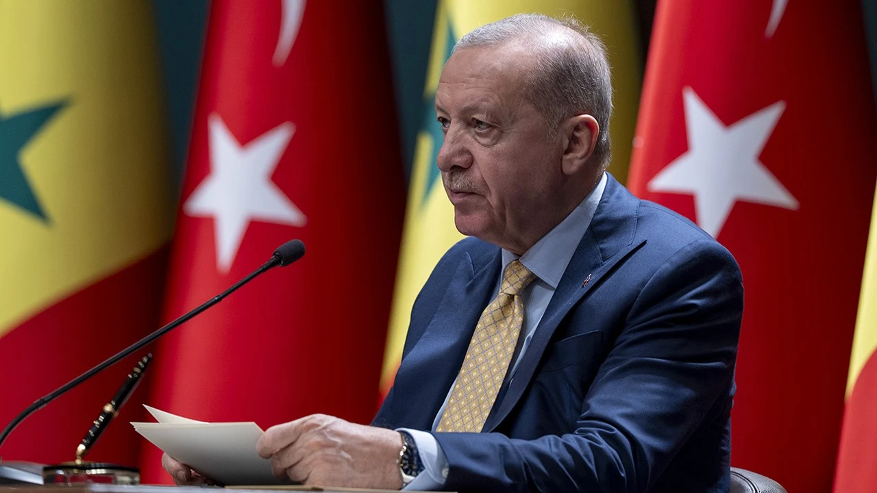 Erdoğan'dan, CHP Genel Başkanı Özel'e 1 milyon liralık tazminat davası