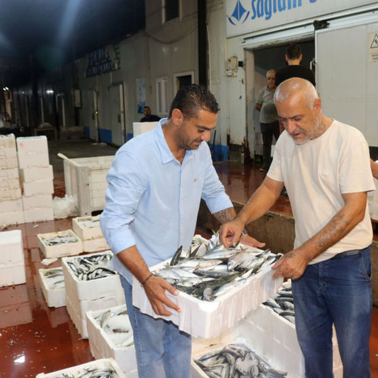 Yasak kalktı: 1 kilo fiyatına 1 kasa balık