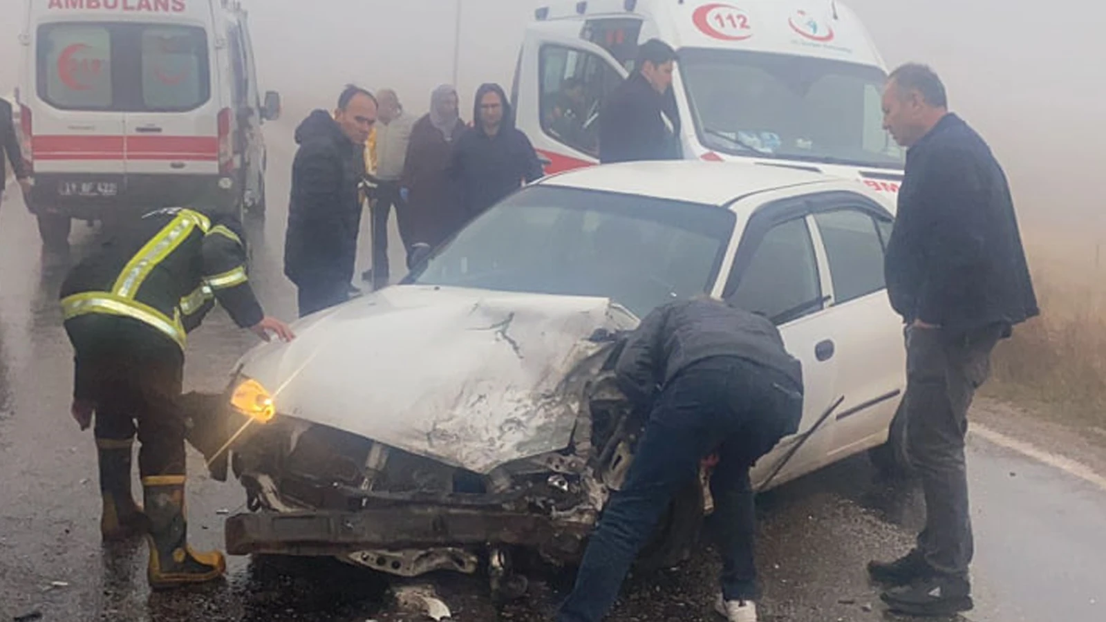 Çorum'da yoğun siste zincirleme kaza; 5 yaralı