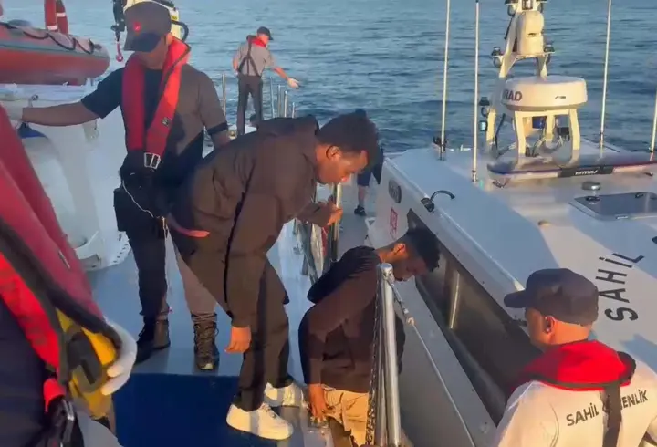 Bodrum'da 19 kaçak göçmen ile 1 göçmen kaçakçısı yakalandı