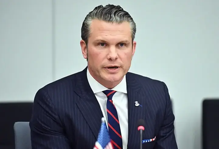 ABD Savunma Bakanı Hegseth'in uçağı İngiltere'ye acil iniş yaptı