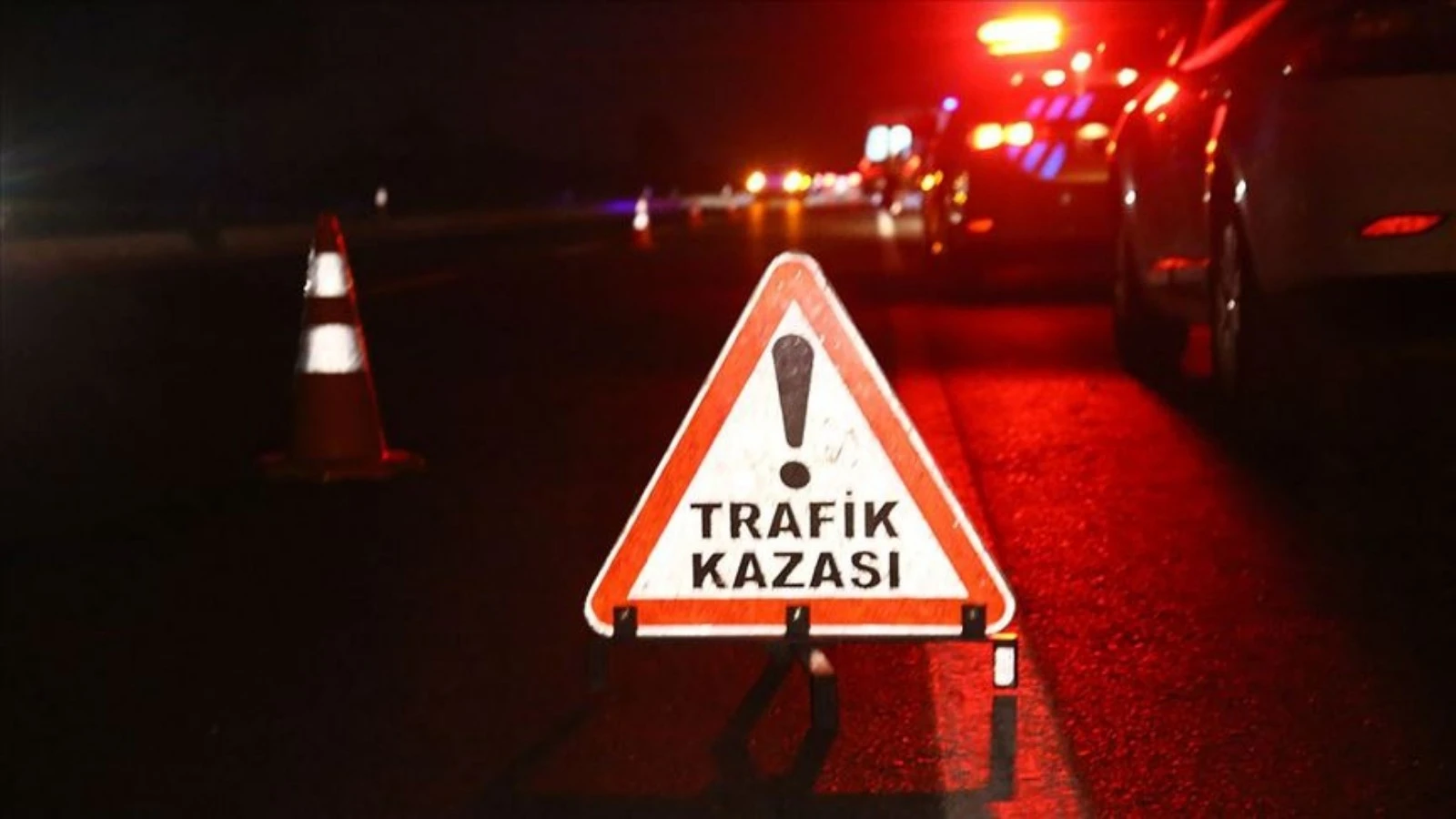 Kocaeli'de servis minibüsü ile otomobil çarpıştı: 11 yaralı