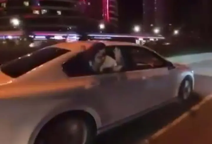 Korsan takside şoför ile tartışıp camdan bağırarak yardım istedi