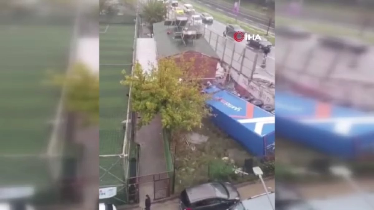 İstanbul'da Tır Karşı Şeritteki 2 Araca Çarpıp 5 Metreden Aşağı Düştü: Yaralılar Var