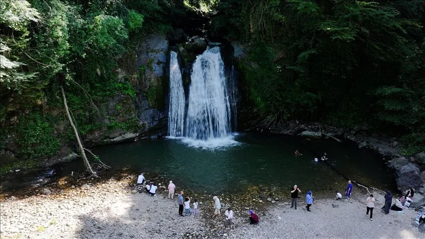 Trabzon'daki Canikdere Şelalesi turistlerin uğrak yeri oldu