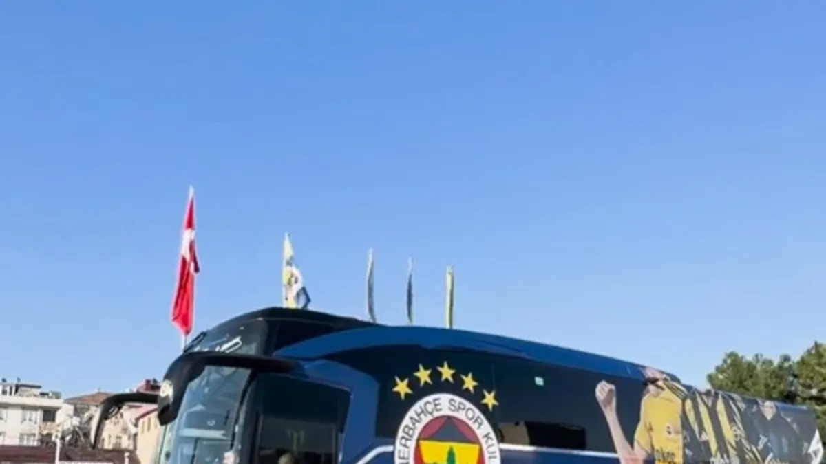 Fenerbahçe, Beşiktaş derbisi için Chobani Stadı'na hareket etti