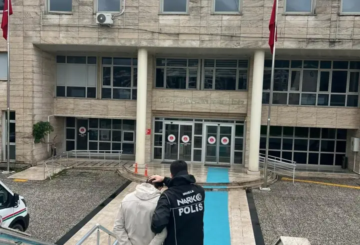  Muğla'da firari hükümlü uyuşturucu satmaktan tutuklandı