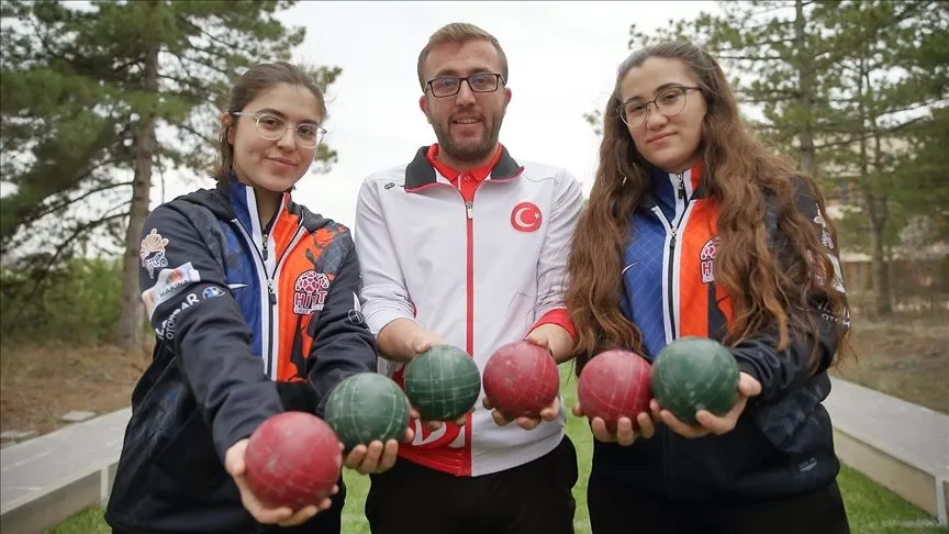 Çorum'da bocce sporcusu 3 kardeş şampiyonalara birlikte hazırlanıyor
