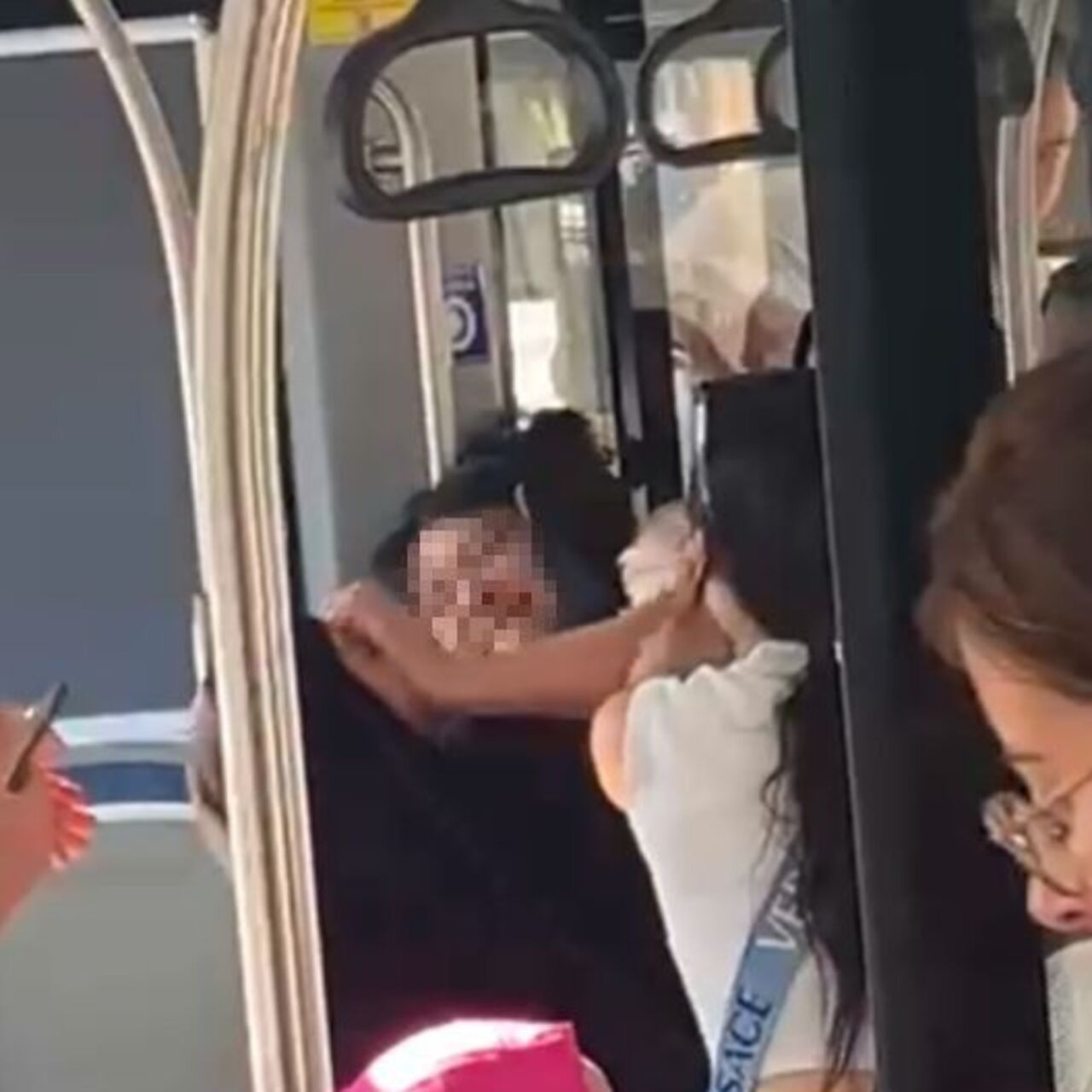 Denizli'de tesettürlü kadına hakaret eden şüpheli gözaltına alındı