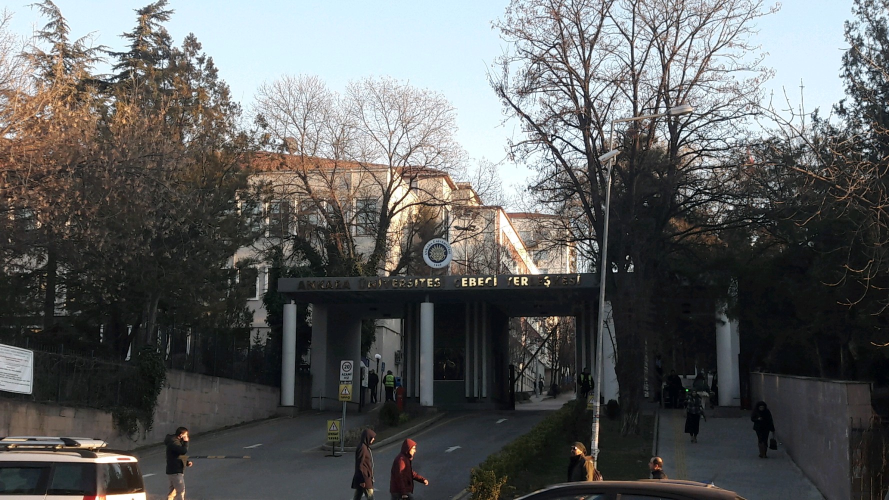 Sosyal medyada çocukları hedef alan akademisyene tepki. Üniversite harekete geçti