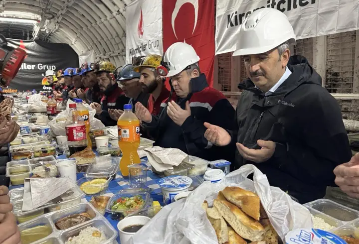 Edirne Valisi Sezer, yerin 200 metre altında madencilerle iftar yaptı