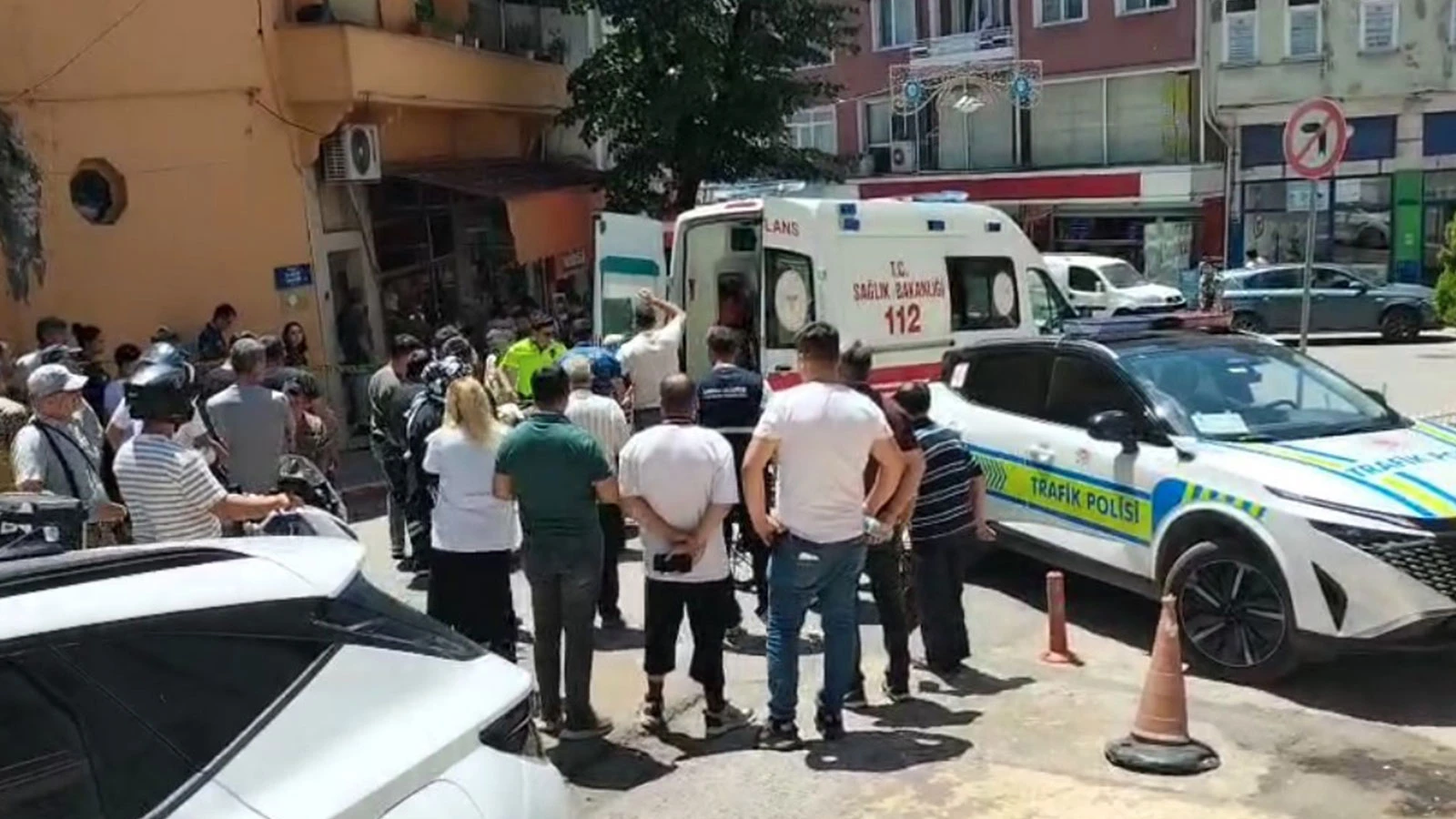 Kocaeli'de bir kişi, babasının kliniğinde çalışan 2 diş hekimini vurdu