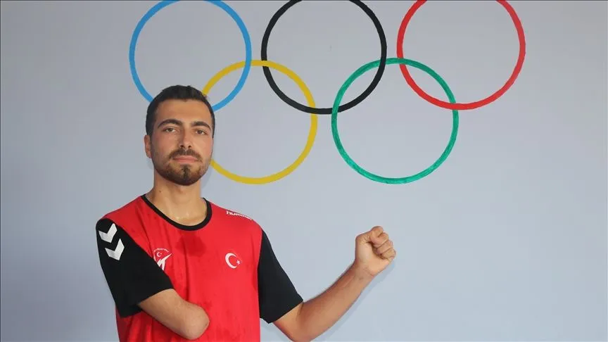 Fiziksel engelli milli tekvandocu Osman Ertürk'ün gözü altın madalyada