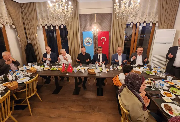 Suluova Belediyesince yetim ve öksüz çocuklara iftar verdi