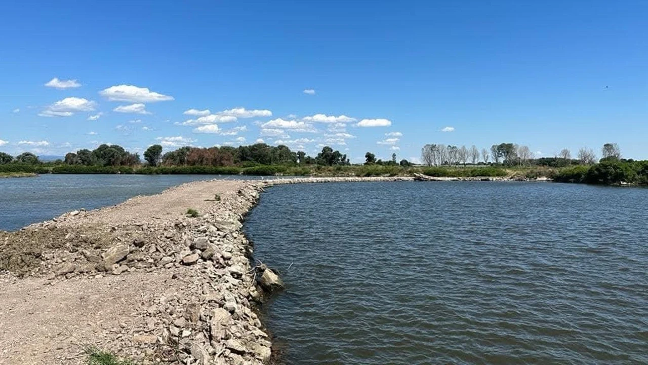 Edirne’de deniz suyuna karşı önlem: Meriç Nehri’ne set çekildi