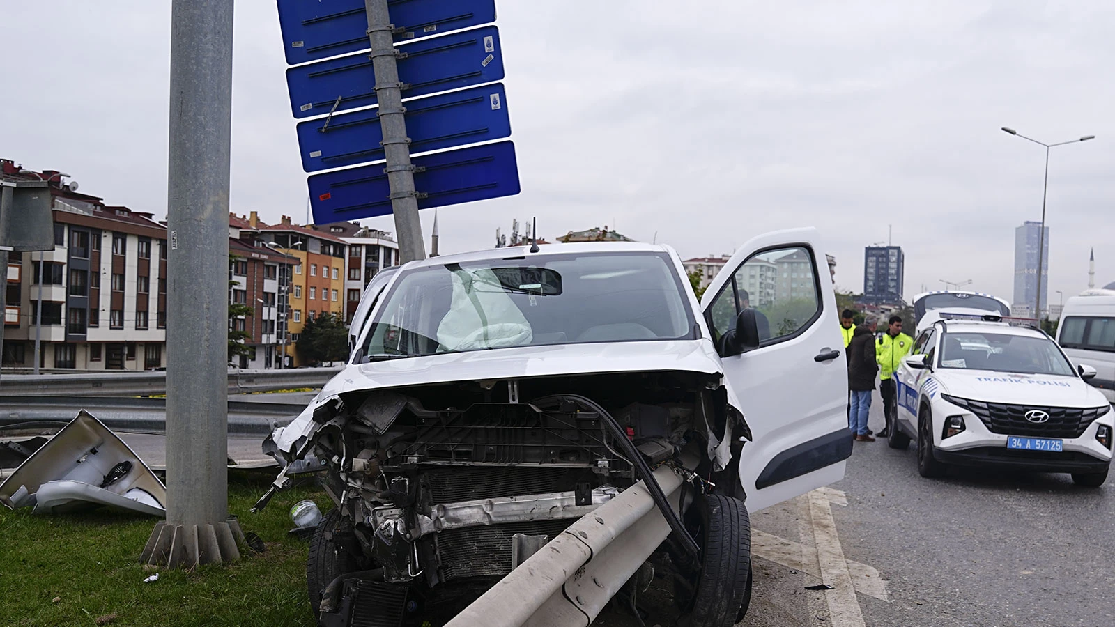 İstanbul Ümraniye'de feci kaza! 2 yaralı
