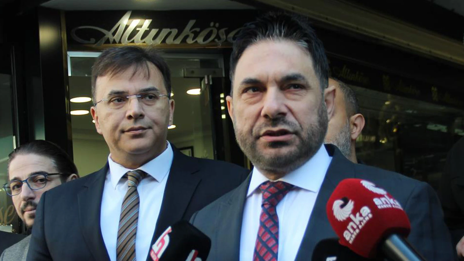 İzmirli kuyumculardan sahte ve düşük ayarlı altın protestosu