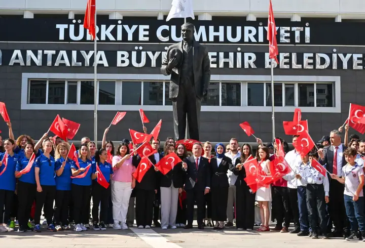 Büyükşehir Belediyesi'nde 19 Mayıs coşkusu törenle başladı