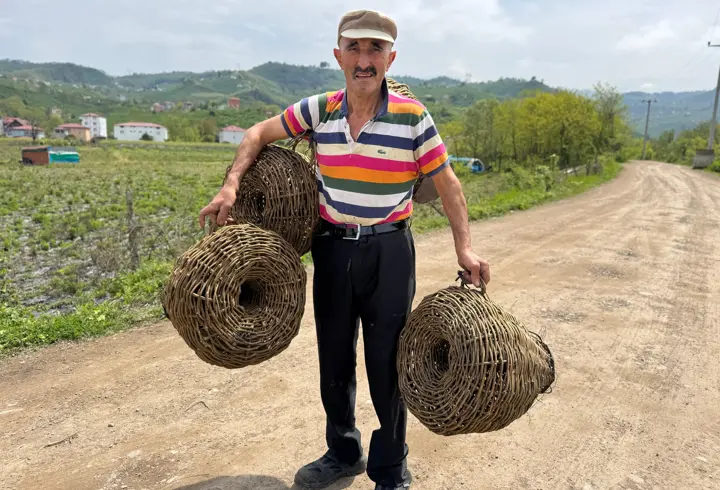 45 yıldır dikenli sarmaşıklardan balık sepeti örüyor