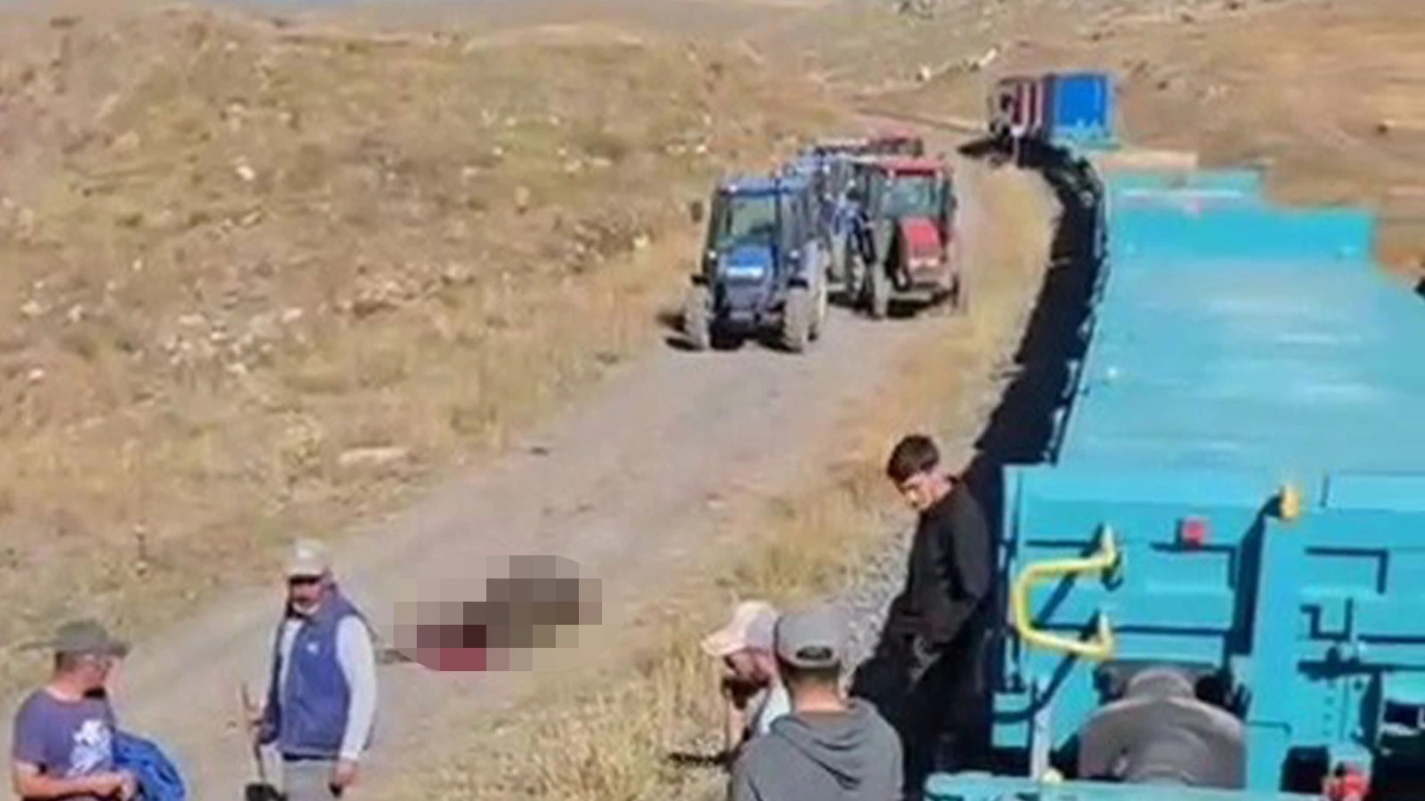 Kars'ta yük treninin çarptığı 5 büyükbaş telef oldu
