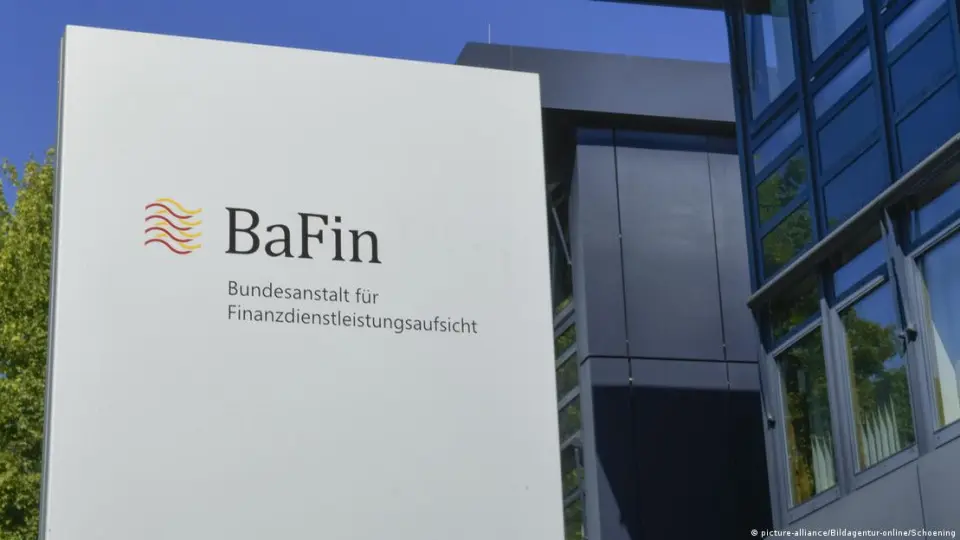 Almanya'dan İngiliz bankasına sert önlem talimatı