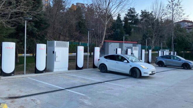Tesla, Uşak’ta yeni Supercharger istasyonu açtı