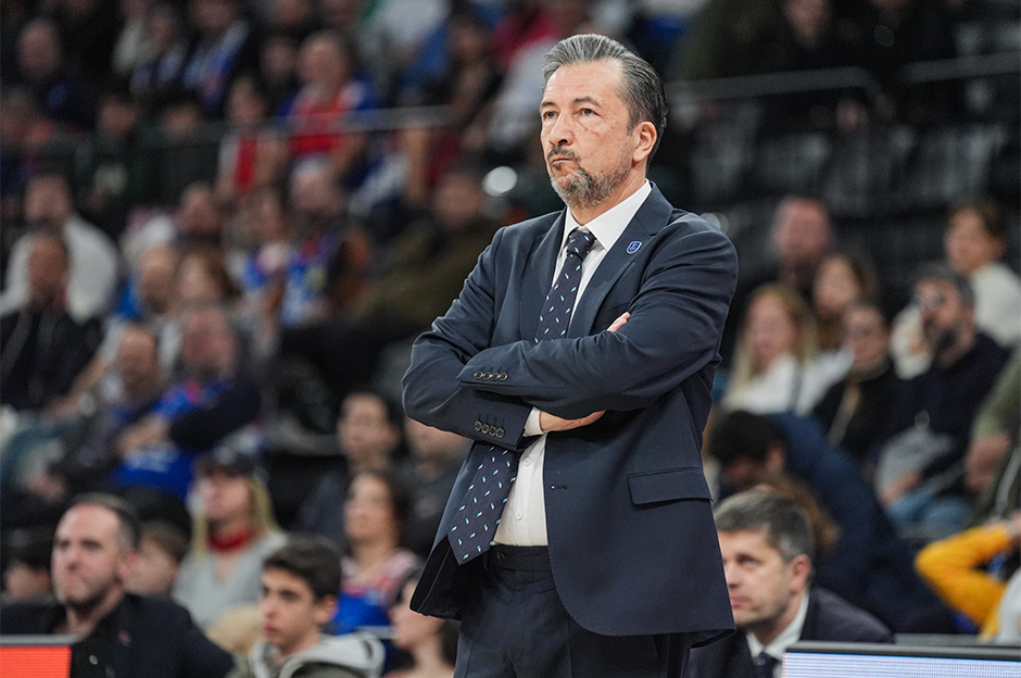 Anadolu Efes'in başantrenörü Luca Banchi Panathinaikos serisi için konuştu