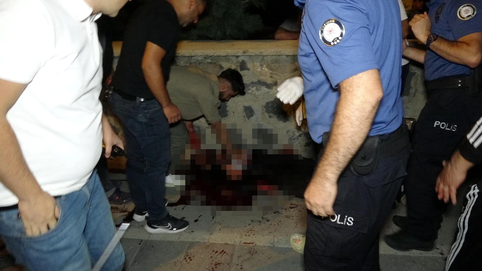 Erzurum'da bıçaklı kavga: İki kardeşten biri öldü