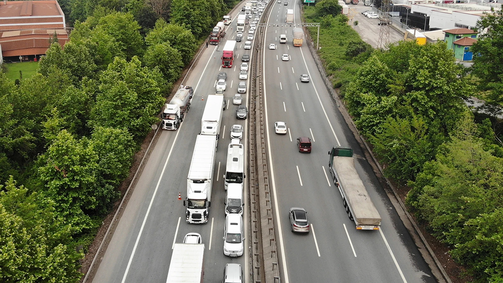 TEM Otoyolunda o güzergahı kullanacaklar dikkat: Şerit daraltma yapılacak