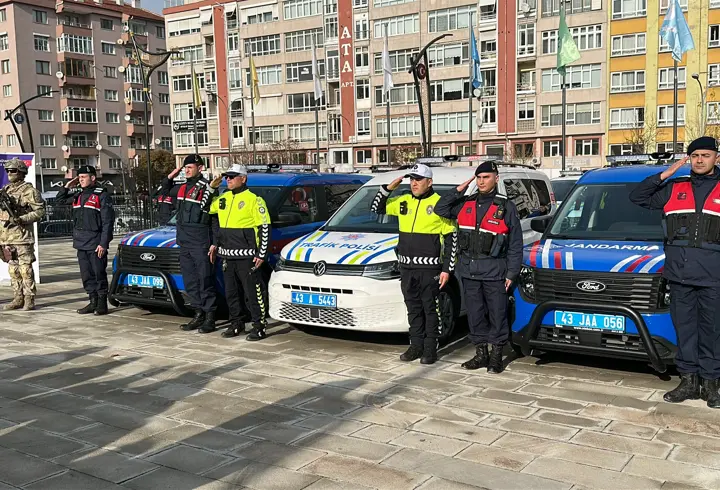 Kütahya’da emniyet ve jandarmaya 78 yeni araç teslim edildi
