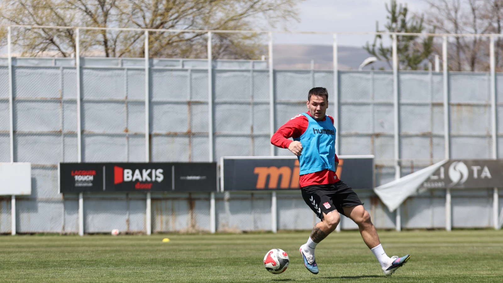 Sivasspor'da Rey Manaj sevinci! Takımla çalışmalara başladı