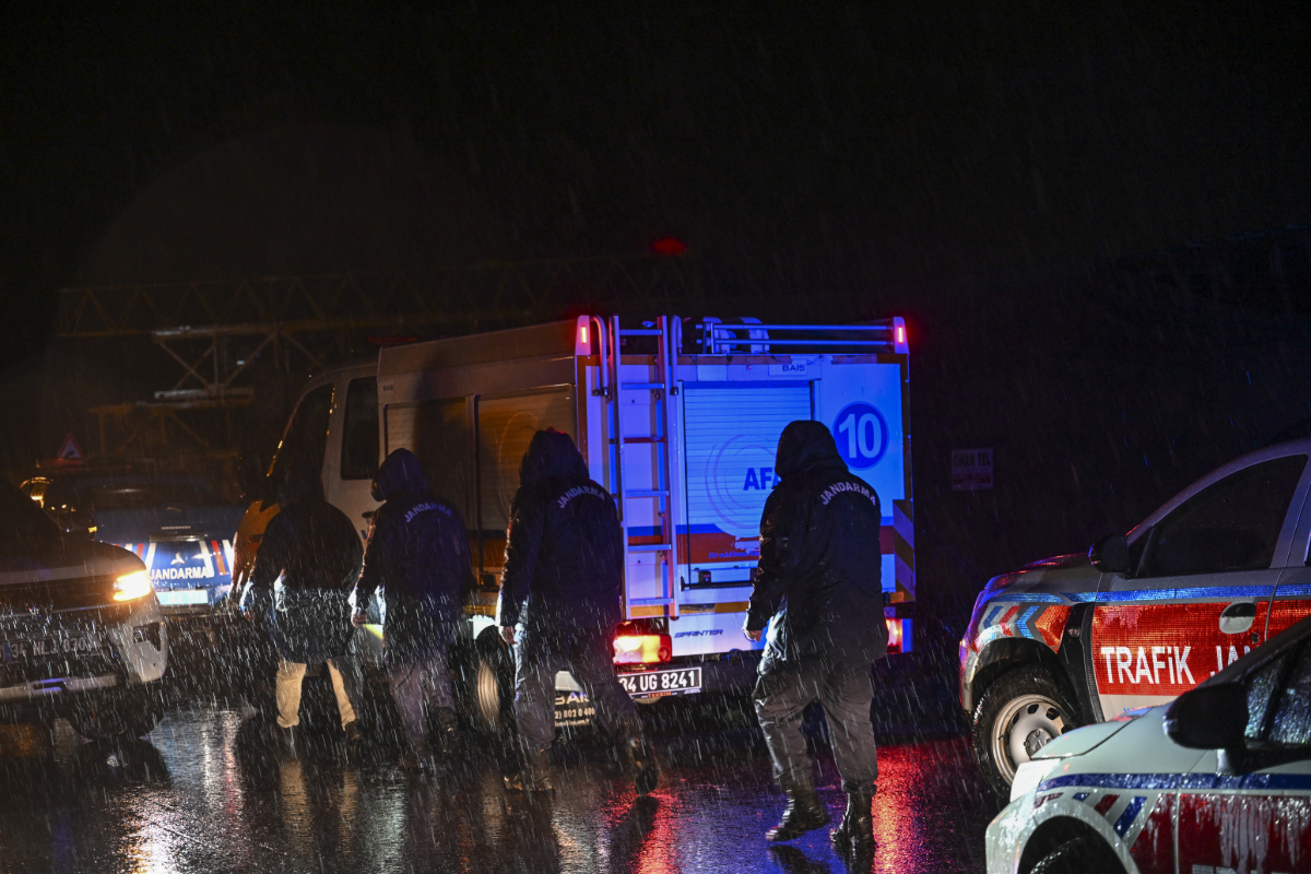Pendik'te Otomobilleriyle Sel Suyuna Kapılmışlardı: Kaybolan 2 Kişiyi Arama Çalışmaları Sürüyor