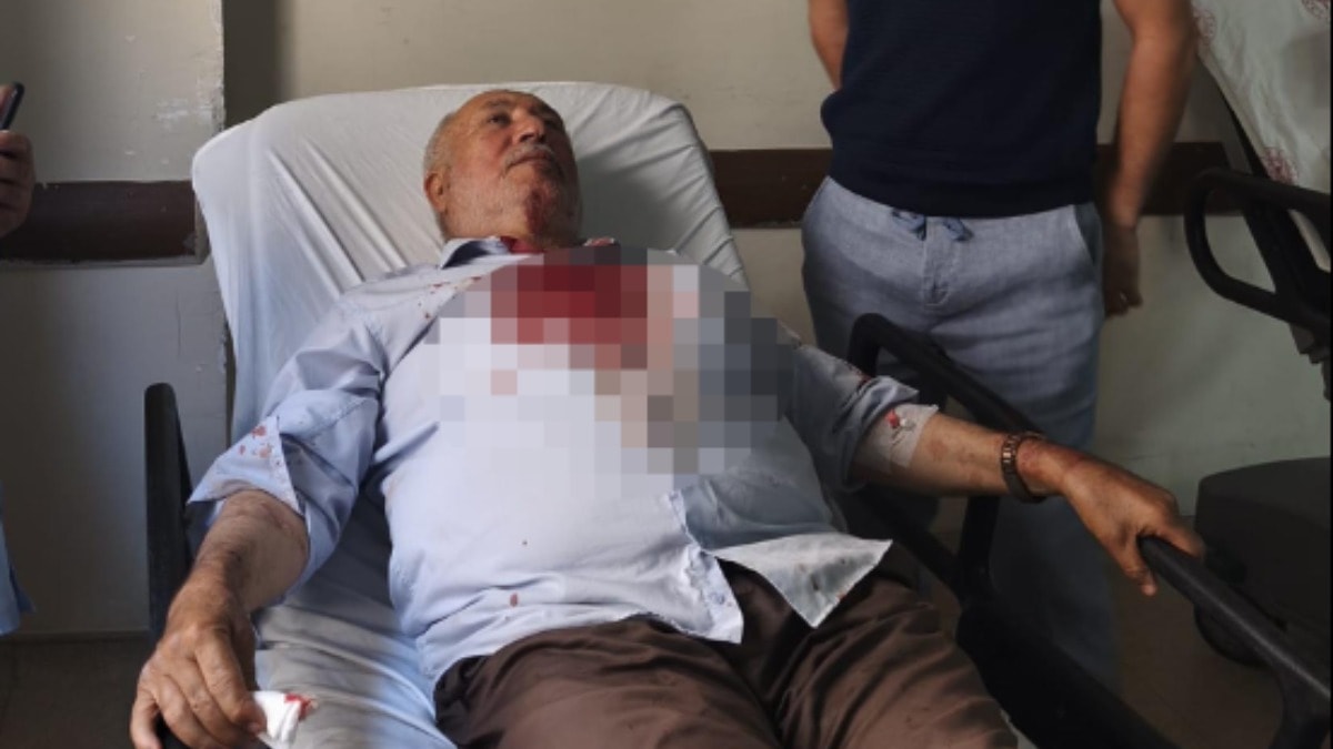 Camideki kavgayı ayırmak isteyen imamı yumrukladı!
