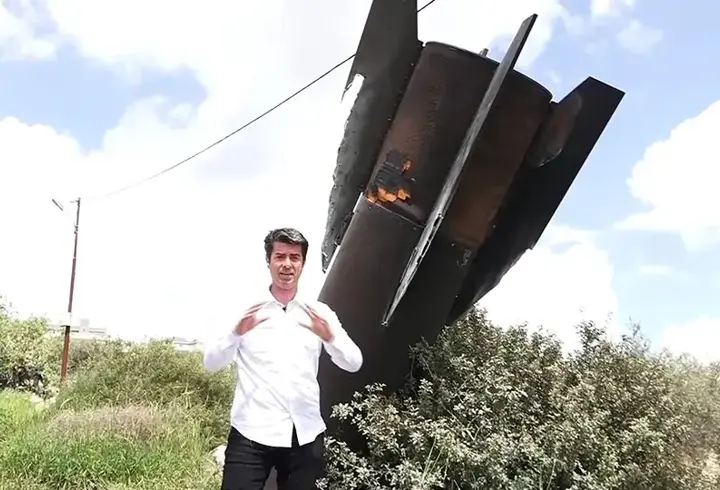 CNN TÜRK İsrail'e düşen İran füzesini görüntüledi