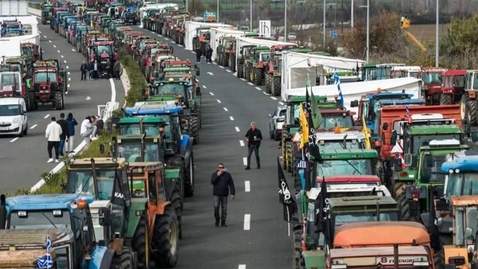 Eylemler büyüyerek devam ediyor! Komşuda gerilim arttı