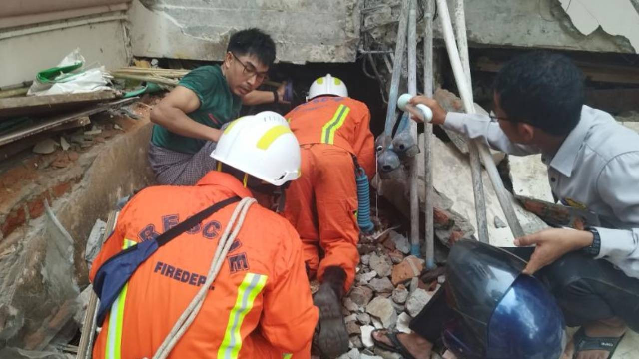 Depremin yıkıp geçtiği Myanmar'a yardım akıyor... Ölü sayısı 10 bini aşabilir!