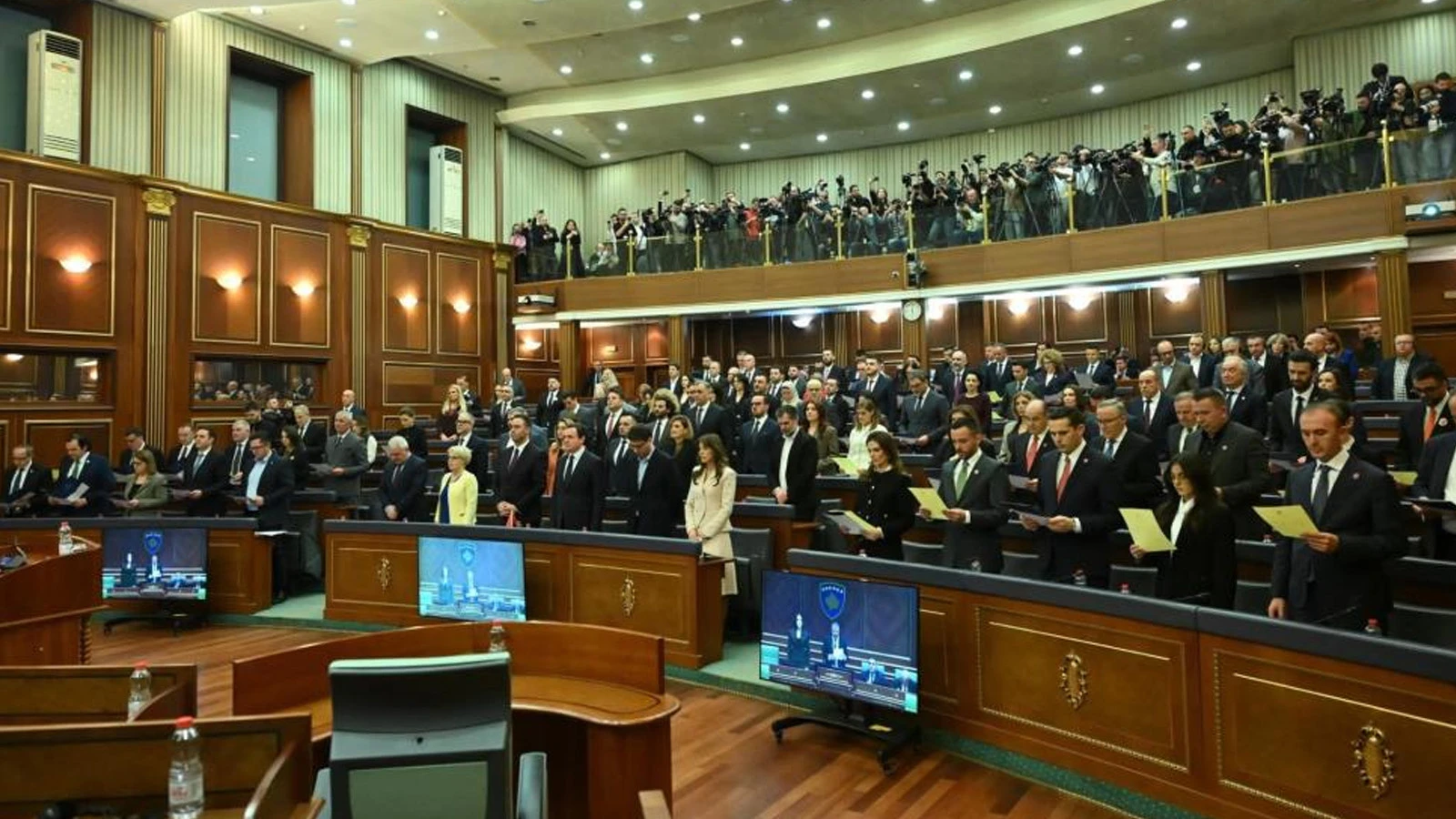 Kosova'da ilk kez hükümete Türk başbakan yardımcısı atandı