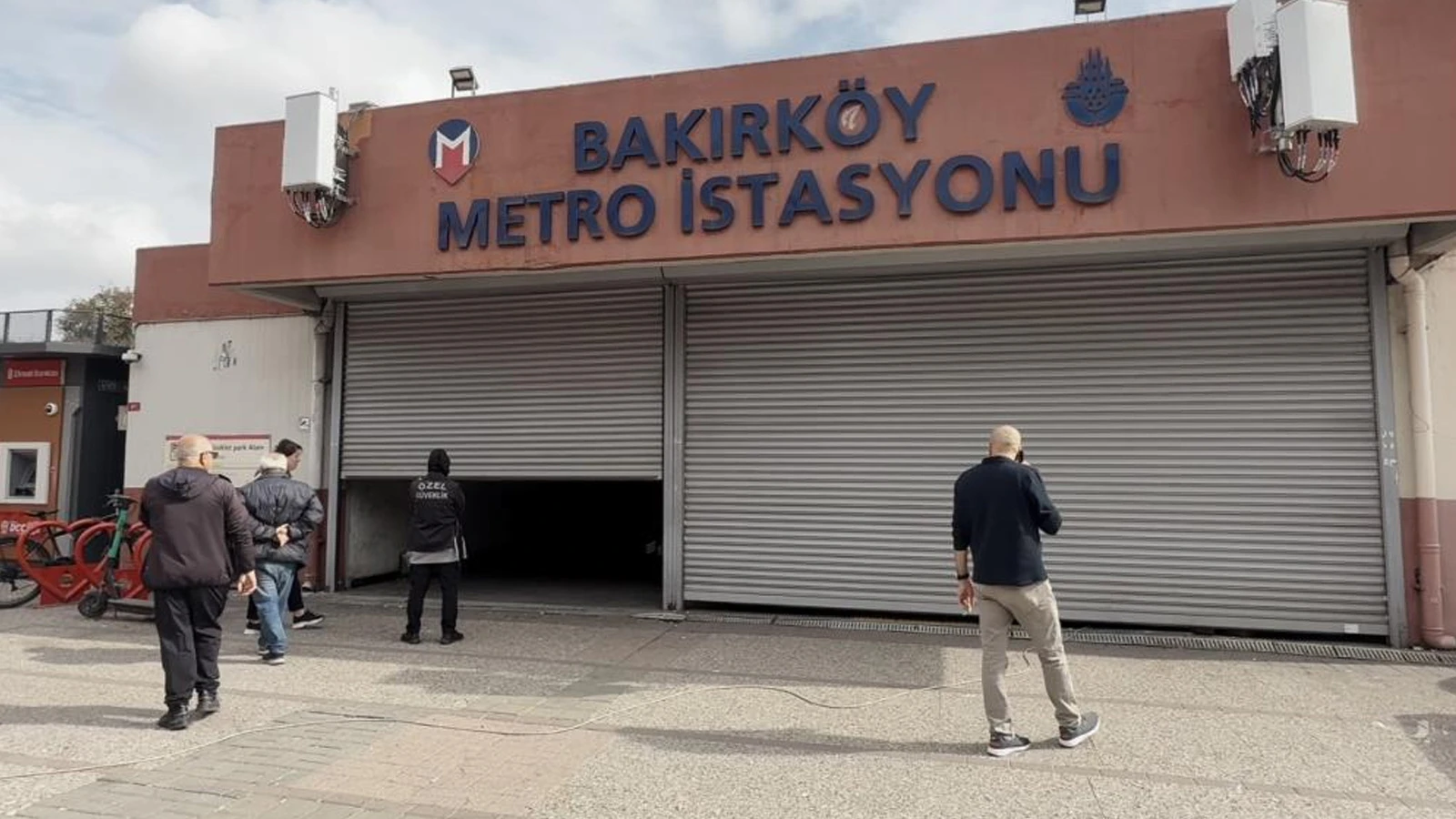 Bakırköy'de metro istasyonunda intihar: Seferlere kapatıldı