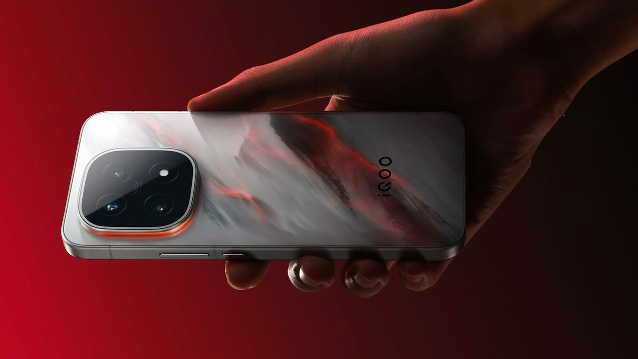 iQOO 15 Ultra Dev Batarya ve Soğutma Fan ile Geliyor