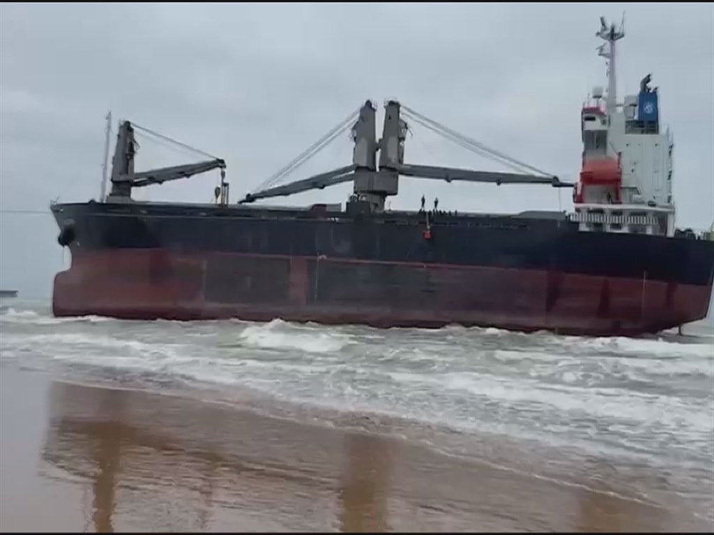 Son dakika: Kaptanı rahatsızlanan gemi Sarıyer'de karaya oturdu!