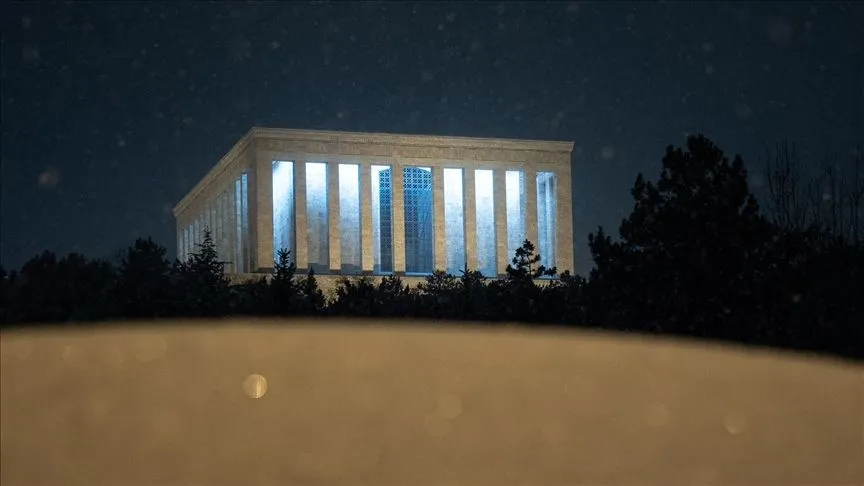 Ankara'da yeni yılın ilk gününde kar yağışı etkili oluyor
