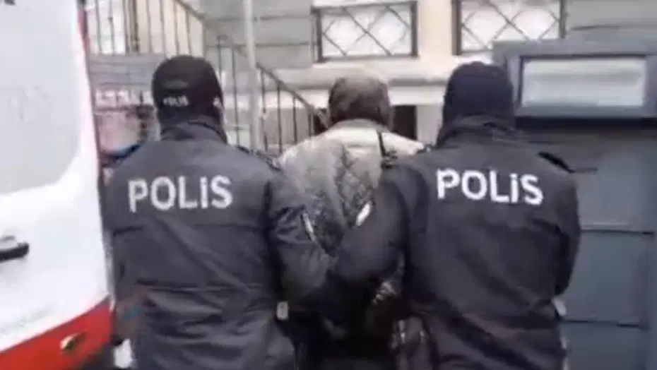 24 yıl hapis cezasıyla aranıyordu, İzmir'de yakalandı