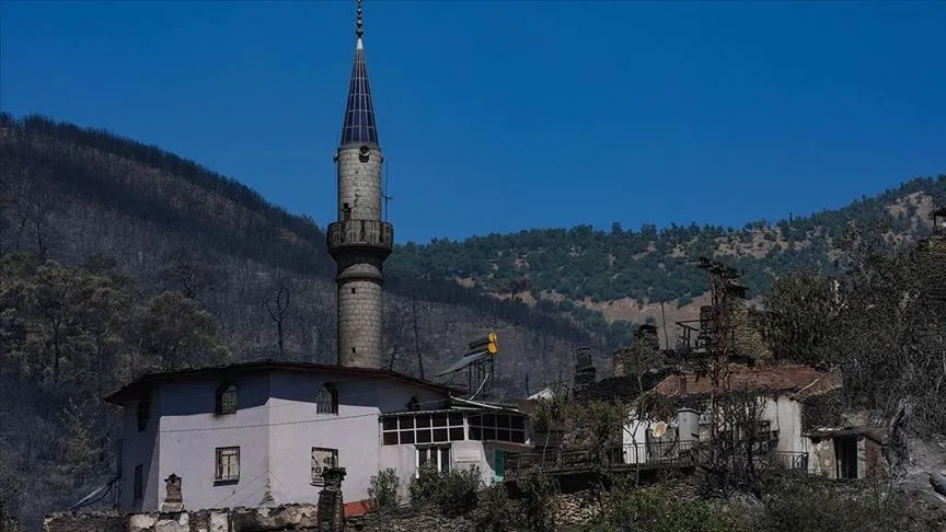 İzmir Ödemiş'teki orman yangını 40 haneli mahalleyi "hayalet köy"e dönüştürdü