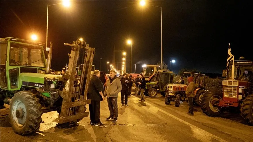 Yunanistan'da eylem yapan çiftçiler bugün Selanik-Atina yolunu kapatma kararı aldı