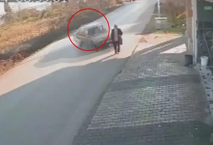 Kaza geliyorum dedi! Önce yayaya çarptı ardından dükkana daldı
