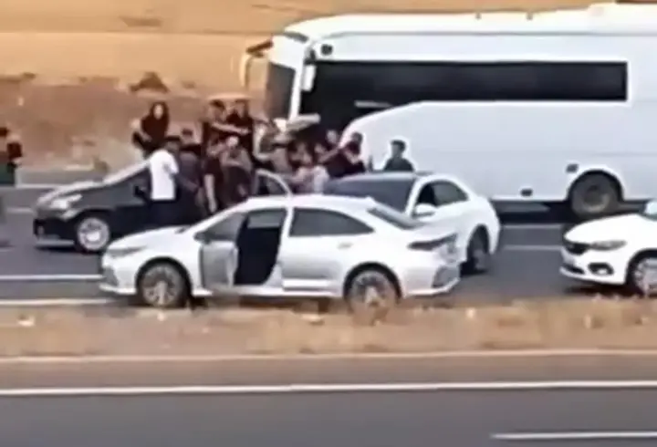 Görevden dönen gümrük muhafaza memurunu darbettiler; 3 tutuklama
