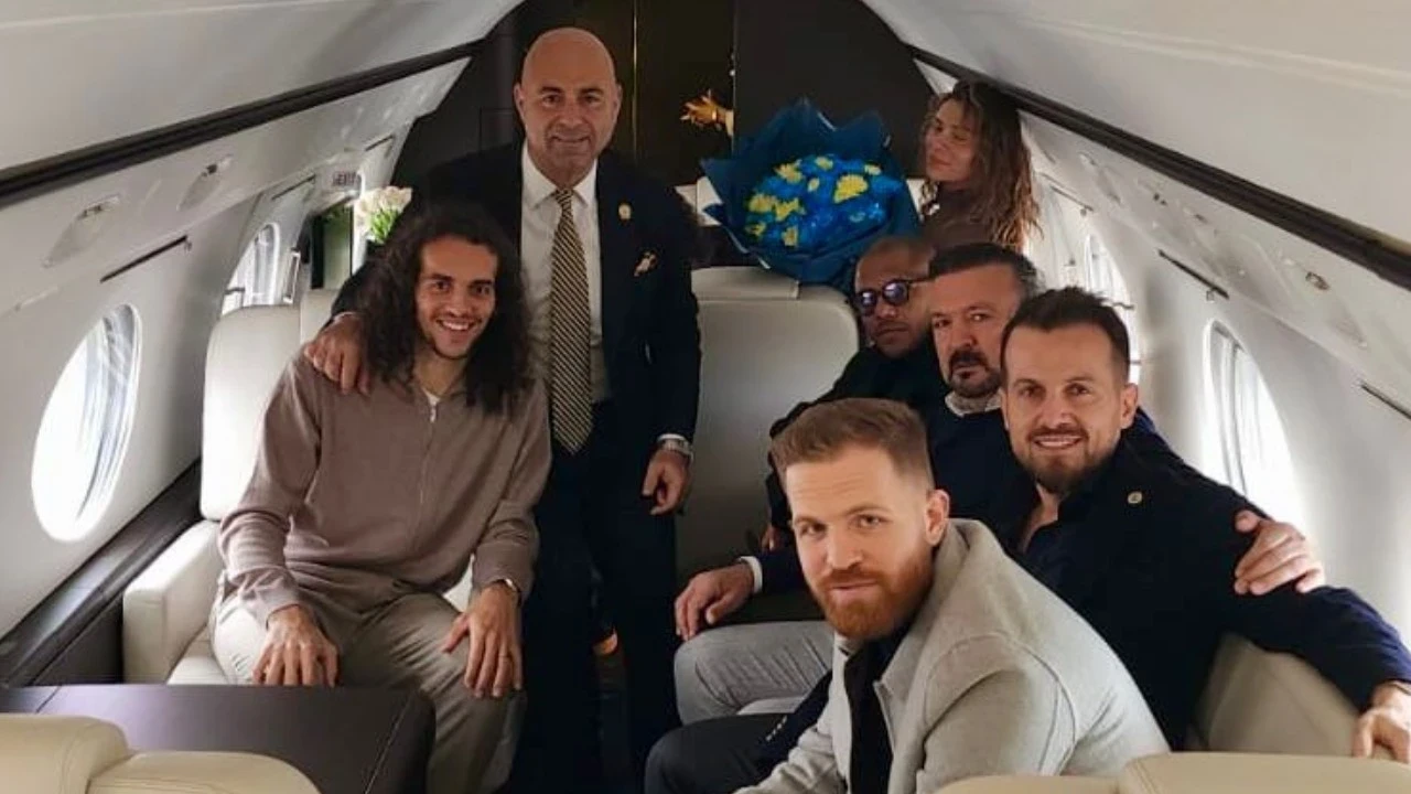 Fenerbahçe yıldız ismi resmen duyurdu: İstanbul'a yola çıktı
