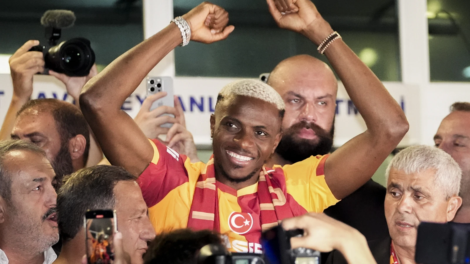Osimhen'in dönüşü Kayserili Neslihan teyzeyi çok sevindirdi