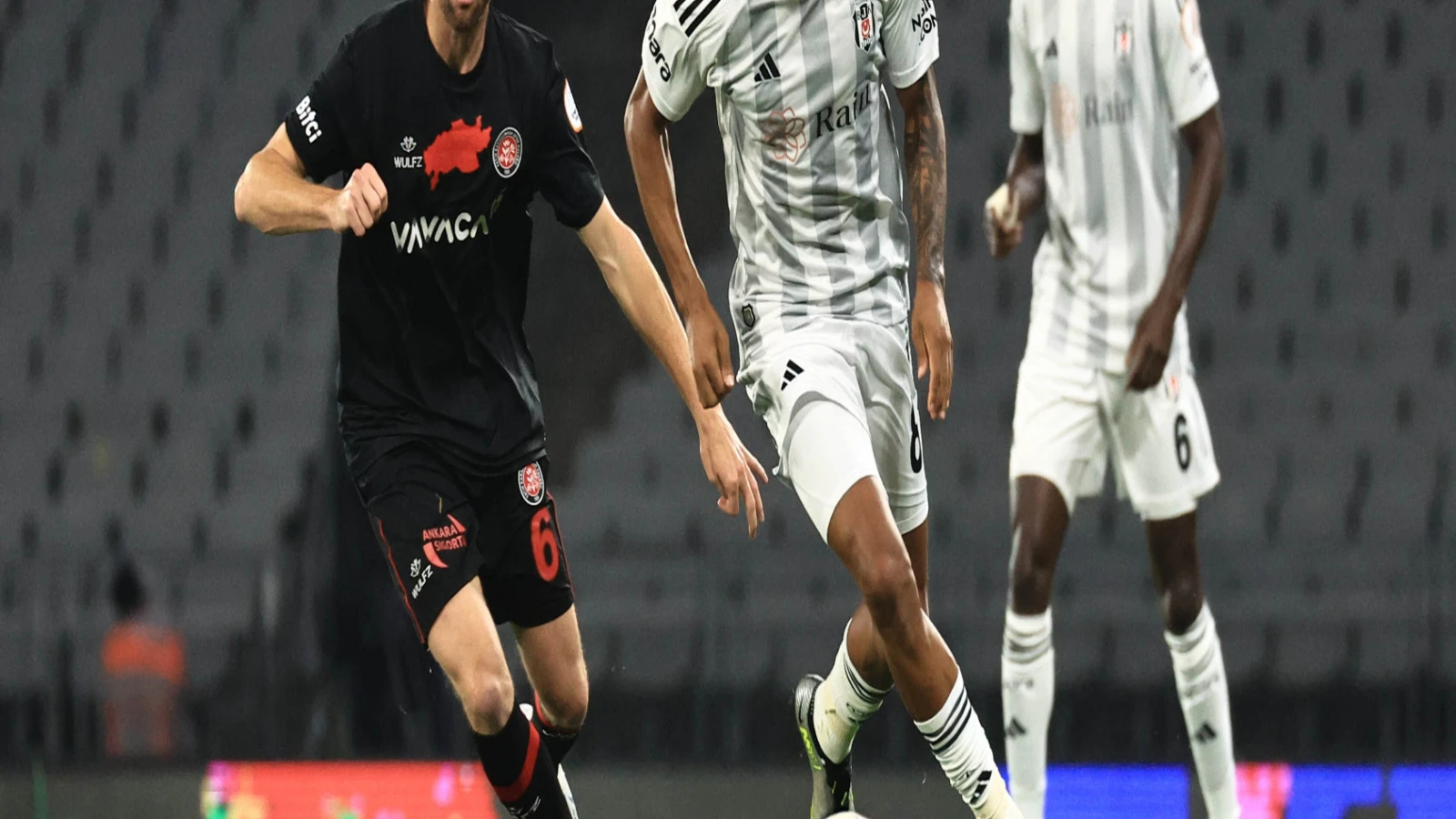 Beşiktaş, Fatih Karagümrük'e konuk oluyor